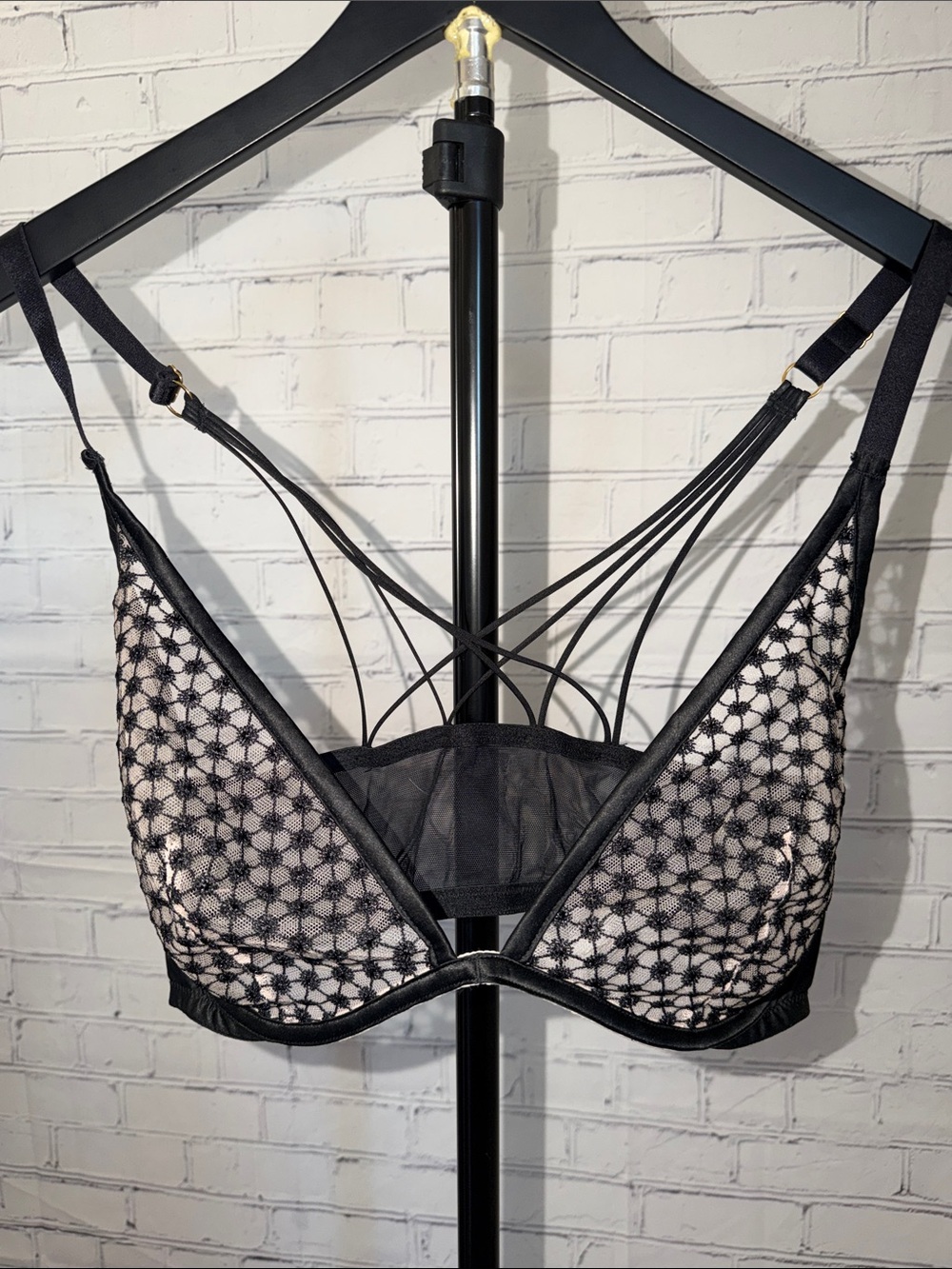 EUC Victoria’s Secret Black Lace Strappy Bralette - Women's Intimates size 38D